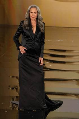PFW - Le Défilé. Liberté, Egalité, Sororité You re Worth It L Oréal Paris Runway Andie MacDowell walks the runway during Le Défilé. Liberté, Egalité, Sororité You re Worth It L Oréal Paris show as part of Paris Fashion Week in Paris, France on September 29, 2025. Photo by Jerome Domine ABACAPRESS.COM  Copyright: xDominexJerome ABACAx