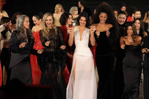 PFW - Le Défilé. Liberté, Egalité, Sororité You re Worth It L Oréal Paris Runway Rebecca Patricia Armstrong, Ye Zhou, Andie MacDowell, Cara Delevingne, Kendall Jenner, Cindy Bruna, Eva Longoria, Ariana Greenblat, Aja Naomi King and Nycha Philippine Leroy-Beaulieu walks the runway during Le Défilé. Liberté, Egalité, Sororité You re Worth It L Oréal Paris show as part of Paris Fashion Week in Paris, France on September 29, 2025. Photo by Jerome Domine ABACAPRESS.COM Copyright: xDominexJerome ABACAx