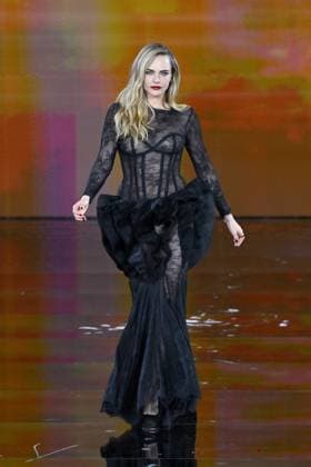 PFW L Oreal Runway Cara Delevingne walks the runway of L Oreal Fashion Show during Paris Fashion Week in Paris, France on September 29, 2025. Photo by Julien Reynaud APS-Medias ABACAPRESS.COM Paris France  Copyright: xReynaudxJulien APS-Medias ABACAx