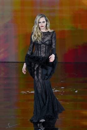 PFW L Oreal Runway Cara Delevingne walks the runway of L Oreal Fashion Show during Paris Fashion Week in Paris, France on September 29, 2025. Photo by Julien Reynaud APS-Medias ABACAPRESS.COM Paris France  Copyright: xReynaudxJulien APS-Medias ABACAx