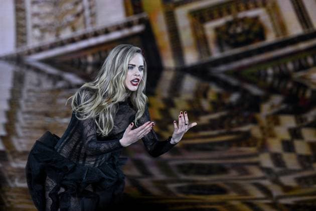 PFW L Oreal Runway Cara Delevingne walks the runway of L Oreal Fashion Show during Paris Fashion Week in Paris, France on September 29, 2025. Photo by Julien Reynaud APS-Medias ABACAPRESS.COM Paris France  Copyright: xReynaudxJulien APS-Medias ABACAx