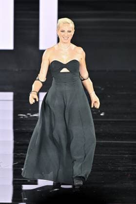 PFW L Oreal Runway Bebe Vio walks the runway of L Oreal Fashion Show during Paris Fashion Week in Paris, France on September 29, 2025. Photo by Julien Reynaud APS-Medias ABACAPRESS.COM Paris France  Copyright: xReynaudxJulien APS-Medias ABACAx