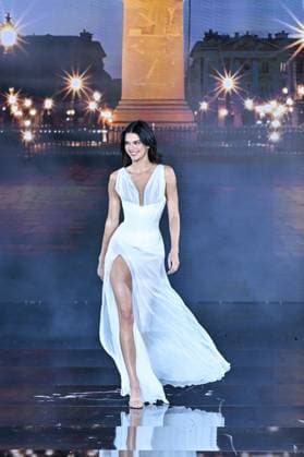 PFW L Oreal Runway Kendall Jenner walks the runway of L Oreal Fashion Show during Paris Fashion Week in Paris, France on September 29, 2025. Photo by Julien Reynaud APS-Medias ABACAPRESS.COM Paris France  Copyright: xReynaudxJulien APS-Medias ABACAx