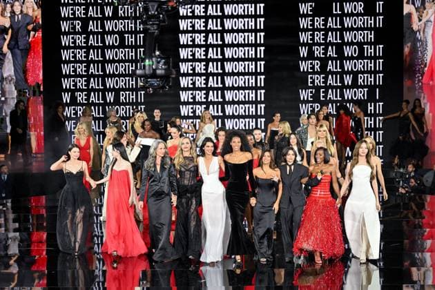 PFW L Oreal Runway Rebecca Patricia Armstrong, Ye Zhou, Andie MacDowell, Cara Delevingne, Kendall Jenner, Cindy Bruna, Eva Longoria, Ariana Greenblatt, Aja Naomi King and Nycha Philippine Leroy-Beaulieu walks the runway of L Oreal Fashion Show during Paris Fashion Week in Paris, France on September 29, 2025. Photo by Julien Reynaud APS-Medias ABACAPRESS.COM Paris France Copyright: xReynaudxJulien APS-Medias ABACAx