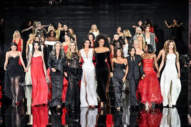 PFW L Oreal Runway Rebecca Patricia Armstrong, Ye Zhou, Andie MacDowell, Cara Delevingne, Kendall Jenner, Cindy Bruna, Eva Longoria, Ariana Greenblatt, Aja Naomi King and Nycha Philippine Leroy-Beaulieu walks the runway of L Oreal Fashion Show during Paris Fashion Week in Paris, France on September 29, 2025. Photo by Julien Reynaud APS-Medias ABACAPRESS.COM Paris France Copyright: xReynaudxJulien APS-Medias ABACAx