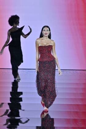 PFW L Oreal Runway Elodie walks the runway of L Oreal Fashion Show during Paris Fashion Week in Paris, France on September 29, 2025. Photo by Julien Reynaud APS-Medias ABACAPRESS.COM Paris France  Copyright: xReynaudxJulien APS-Medias ABACAx