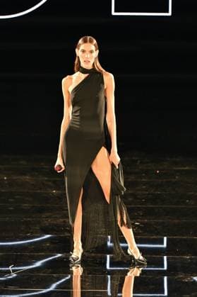 PFW L Oreal Runway Charlotte Cardin walks the runway of L Oreal Fashion Show during Paris Fashion Week in Paris, France on September 29, 2025. Photo by Julien Reynaud APS-Medias ABACAPRESS.COM Paris France  Copyright: xReynaudxJulien APS-Medias ABACAx