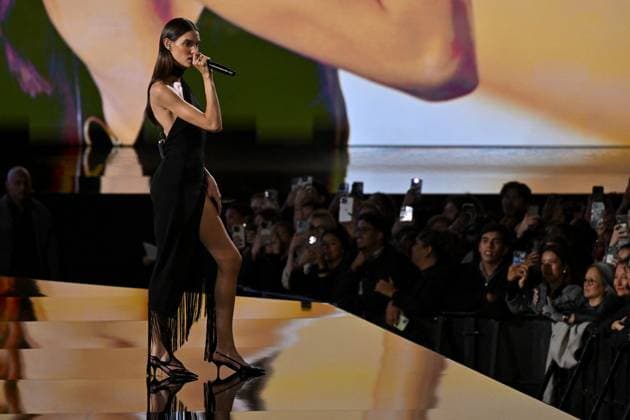 PFW L Oreal Runway Charlotte Cardin walks the runway of L Oreal Fashion Show during Paris Fashion Week in Paris, France on September 29, 2025. Photo by Julien Reynaud APS-Medias ABACAPRESS.COM Paris France  Copyright: xReynaudxJulien APS-Medias ABACAx