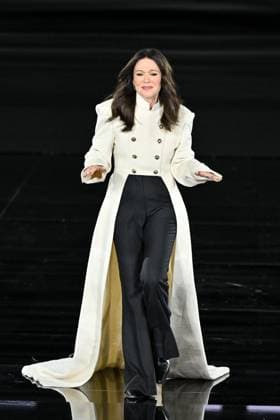 PFW L Oreal Runway Iris Berben walks the runway of L Oreal Fashion Show during Paris Fashion Week in Paris, France on September 29, 2025. Photo by Julien Reynaud APS-Medias ABACAPRESS.COM Paris France  Copyright: xReynaudxJulien APS-Medias ABACAx