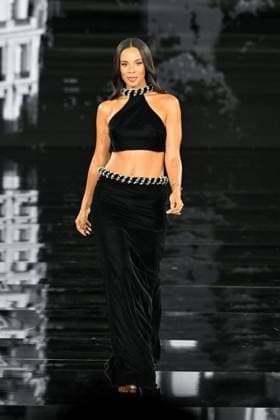 PFW L Oreal Runway A model walks the runway of L Oreal Fashion Show during Paris Fashion Week in Paris, France on September 29, 2025. Photo by Julien Reynaud APS-Medias ABACAPRESS.COM Paris France  Copyright: xReynaudxJulien APS-Medias ABACAx