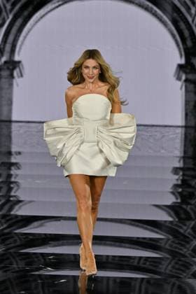 PFW L Oreal Runway Kateryna Silchenko walks the runway of L Oreal Fashion Show during Paris Fashion Week in Paris, France on September 29, 2025. Photo by Julien Reynaud APS-Medias ABACAPRESS.COM Paris France  Copyright: xReynaudxJulien APS-Medias ABACAx