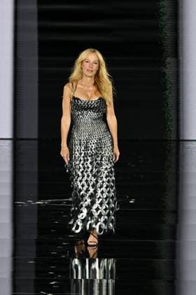 PFW L Oreal Runway Gillian Anderson walks the runway of L Oreal Fashion Show during Paris Fashion Week in Paris, France on September 29, 2025. Photo by Julien Reynaud APS-Medias ABACAPRESS.COM Paris France  Copyright: xReynaudxJulien APS-Medias ABACAx
