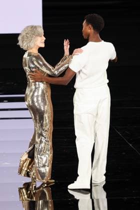 Model walk the runway during L Oreal Spring Summer 2026 show at Paris Fashion Week Un mannequin sur le podium du defile printemps ete 2026 de L Oreal pendant la semaine de la mode a Paris Jane Fonda 449162 2025 09 29 France  Copyright: xSebastienxFremontx xStarfacex STAR_449162_010
