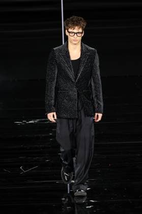Model walk the runway during L Oreal Spring Summer 2026 show at Paris Fashion Week Un mannequin sur le podium du defile printemps ete 2026 de L Oreal pendant la semaine de la mode a Paris Bach Buquen 449162 2025 09 29 France  Copyright: xSebastienxFremontx xStarfacex STAR_449162_029