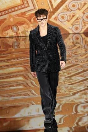 Model walk the runway during L Oreal Spring Summer 2026 show at Paris Fashion Week Un mannequin sur le podium du defile printemps ete 2026 de L Oreal pendant la semaine de la mode a Paris Bach Buquen 449162 2025 09 29 France  Copyright: xSebastienxFremontx xStarfacex STAR_449162_030