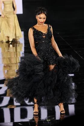 Model walk the runway during L Oreal Spring Summer 2026 show at Paris Fashion Week A model on the runway during L Oreal Spring Summer 2026 show at Paris Fashion Week Temiloluwa Ajibade 449162 2025 09 29 France  Copyright: xSebastienxFremontx xStarfacex STAR_449162_037
