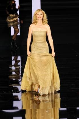 Model walking the runway during L Oreal Spring Summer 2026 show at Paris Fashion Week A model walking the runway during L Oreal Spring Summer 2026 show at Paris Fashion Week Anna Geislerova 449162 2025 09 29 France  Copyright: xSebastienxFremontx xStarfacex STAR_449162_038