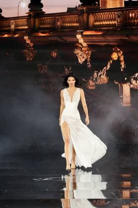 Model walk the runway during L Oreal Spring Summer 2026 show at Paris Fashion Week Un mannequin sur le podium du defile printemps ete 2026 de L Oreal pendant la semaine de la mode a Paris Kendall Nicole Jenner, 449162 2025 09 29 France  Copyright: xSebastienxFremontx xStarfacex STAR_449162_066