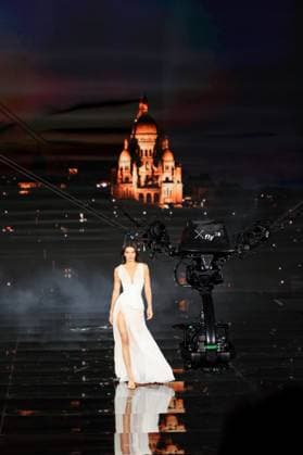 Model walk the runway during L Oreal Spring Summer 2026 show at Paris Fashion Week Un mannequin sur le podium du defile printemps ete 2026 de L Oreal pendant la semaine de la mode a Paris Kendall Nicole Jenner, 449162 2025 09 29 France  Copyright: xSebastienxFremontx xStarfacex STAR_449162_069