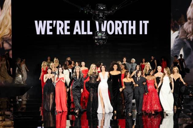 Model walk the runway during L Oreal Spring Summer 2026 show at Paris Fashion Week A model on the runway during L Oreal Spring Summer 2026 show at Paris Fashion Week Rebecca Patricia Armstrong, Ye Zhou, Andie MacDowell, Cara Delevingne, Kendall Jenner, Cindy Bruna, Eva Longoria, Ariana Greenblat, Aja Naomi King and Nycha Philippine Leroy Beaulieu 449162 2025 09 29 France  Copyright: xSebastienxFremontx xStarfacex STAR_449162_084