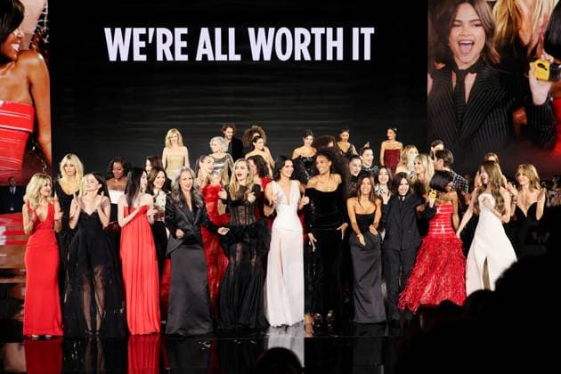 Model walk the runway during L Oreal Spring Summer 2026 show at Paris Fashion Week A model on the runway during L Oreal Spring Summer 2026 show at Paris Fashion Week Rebecca Patricia Armstrong, Ye Zhou, Andie MacDowell, Cara Delevingne, Kendall Jenner, Cindy Bruna, Eva Longoria, Ariana Greenblat, Aja Naomi King and Nycha Philippine Leroy Beaulieu 449162 2025 09 29 France  Copyright: xSebastienxFremontx xStarfacex STAR_449162_086