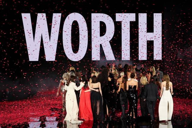 Model walk the runway during L Oreal Spring Summer 2026 show at Paris Fashion Week A model on the runway during L Oreal Spring Summer 2026 show at Paris Fashion Week Rebecca Patricia Armstrong, Ye Zhou, Andie MacDowell, Cara Delevingne, Kendall Jenner, Cindy Bruna, Eva Longoria, Ariana Greenblat, Aja Naomi King and Nycha Philippine Leroy Beaulieu 449162 2025 09 29 France  Copyright: xSebastienxFremontx xStarfacex STAR_449162_094