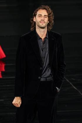 Model walk the runway during L Oreal Spring Summer 2026 show at Paris Fashion Week Un mannequin sur le podium du defile printemps ete 2026 de L Oreal pendant la semaine de la mode a Paris Un modele 449162 2025 09 29 France  Copyright: xSebastienxFremontx xStarfacex STAR_449162_201