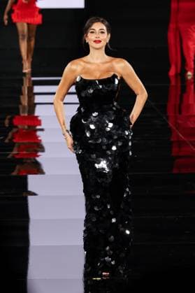 Model walk the runway during L Oreal Spring Summer 2026 show at Paris Fashion Week Un mannequin sur le podium du defile printemps ete 2026 de L Oreal pendant la semaine de la mode a Paris Un modele 449162 2025 09 29 France  Copyright: xSebastienxFremontx xStarfacex STAR_449162_209
