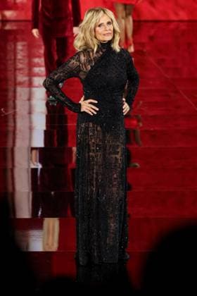 Model walk the runway during L Oreal Spring Summer 2026 show at Paris Fashion Week Un mannequin sur le podium du defile printemps ete 2026 de L Oreal pendant la semaine de la mode a Paris Isabella Ferrari 449162 2025 09 29 France  Copyright: xSebastienxFremontx xStarfacex STAR_449162_218