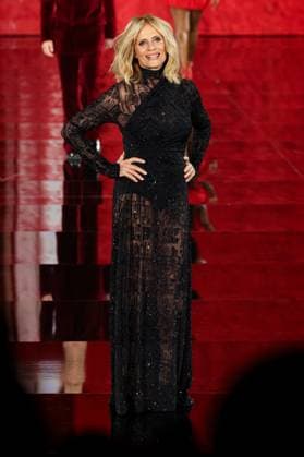 Model walk the runway during L Oreal Spring Summer 2026 show at Paris Fashion Week Un mannequin sur le podium du defile printemps ete 2026 de L Oreal pendant la semaine de la mode a Paris Isabella Ferrari 449162 2025 09 29 France  Copyright: xSebastienxFremontx xStarfacex STAR_449162_219