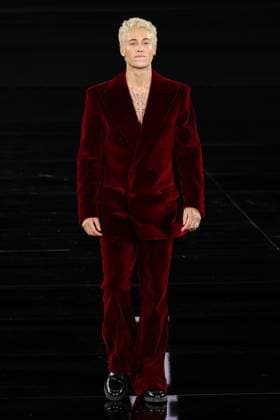 Model walk the runway during L Oreal Spring Summer 2026 show at Paris Fashion Week Un mannequin sur le podium du defile printemps ete 2026 de L Oreal pendant la semaine de la mode a Paris Matteo Sine 449162 2025 09 29 France  Copyright: xSebastienxFremontx xStarfacex STAR_449162_220