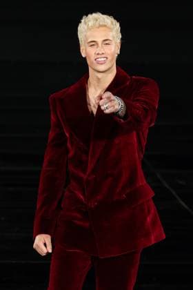 Model walk the runway during L Oreal Spring Summer 2026 show at Paris Fashion Week Un mannequin sur le podium du defile printemps ete 2026 de L Oreal pendant la semaine de la mode a Paris Matteo Sine 449162 2025 09 29 France  Copyright: xSebastienxFremontx xStarfacex STAR_449162_221