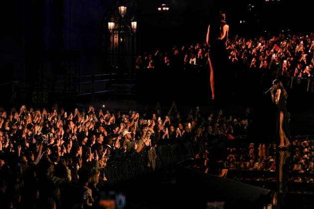 Model walk the runway during L Oreal Spring Summer 2026 show at Paris Fashion Week A model on the runway during L Oreal Spring Summer 2026 show at Paris Fashion Week Charlotte Cardin 449162 2025 09 29 France  Copyright: xSebastienxFremontx xStarfacex STAR_449162_233