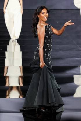 Model walk the runway during L Oreal Spring Summer 2026 show at Paris Fashion Week Un mannequin sur le podium du defile printemps ete 2026 de L Oreal pendant la semaine de la mode a Paris Un modele 449162 2025 09 29 France  Copyright: xSebastienxFremontx xStarfacex STAR_449162_236