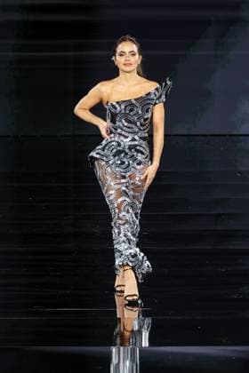 Model walk the runway during L Oreal Spring Summer 2026 show at Paris Fashion Week Un mannequin sur le podium du defile printemps ete 2026 de L Oreal pendant la semaine de la mode a Paris Samadhi Zendejas 449162 2025 09 29 France  Copyright: xSebastienxFremontx xStarfacex STAR_449162_263