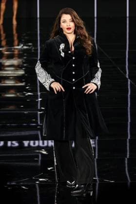 Model walk the runway during L Oreal Spring Summer 2026 show at Paris Fashion Week A model walk the runway during L Oreal Spring Summer 2026 show at Paris Fashion Week Aishwarya Rai Bachchan 449162 2025 09 29 France  Copyright: xSebastienxFremontx xStarfacex STAR_449162_281