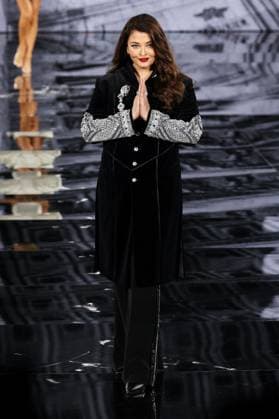 Model walk the runway during L Oreal Spring Summer 2026 show at Paris Fashion Week A model walk the runway during L Oreal Spring Summer 2026 show at Paris Fashion Week Aishwarya Rai Bachchan 449162 2025 09 29 France  Copyright: xSebastienxFremontx xStarfacex STAR_449162_285