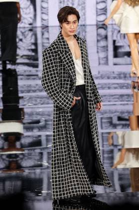 Model walking the runway during L Oreal Spring Summer 2026 show at Paris Fashion Week A model walking the runway during L Oreal Spring Summer 2026 show at Paris Fashion Week Gemini 449162 2025 09 29 France  Copyright: xSebastienxFremontx xStarfacex STAR_449162_296