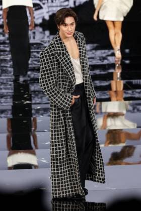 Model walking the runway during L Oreal Spring Summer 2026 show at Paris Fashion Week A model walking the runway during L Oreal Spring Summer 2026 show at Paris Fashion Week Gemini 449162 2025 09 29 France  Copyright: xSebastienxFremontx xStarfacex STAR_449162_298