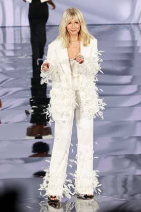 Model walk the runway during L Oreal Spring Summer 2026 show at Paris Fashion Week Un mannequin sur le podium du defile printemps ete 2026 de L Oreal pendant la semaine de la mode a Paris Un modele 449162 2025 09 29 France  Copyright: xSebastienxFremontx xStarfacex STAR_449162_302