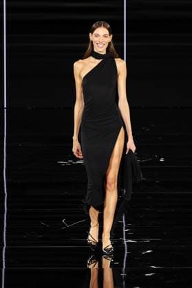 Model walk the runway during L Oreal Spring Summer 2026 show at Paris Fashion Week A model on the runway during L Oreal Spring Summer 2026 show at Paris Fashion Week Charlotte Cardin 449162 2025 09 29 France  Copyright: xSebastienxFremontx xStarfacex STAR_449162_313
