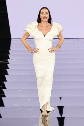 Model walk the runway during L Oreal Spring Summer 2026 show at Paris Fashion Week Un mannequin sur le podium du defile printemps ete 2026 de L Oreal pendant la semaine de la mode a Paris Ana Milan 449162 2025 09 29 France  Copyright: xSebastienxFremontx xStarfacex STAR_449162_344