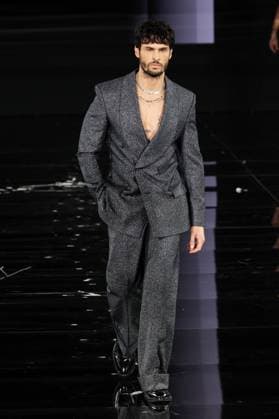 Model walk the runway during L Oreal Spring Summer 2026 show at Paris Fashion Week Un mannequin sur le podium du defile printemps ete 2026 de L Oreal pendant la semaine de la mode a Paris Baptiste Giabiconi 449162 2025 09 29 France  Copyright: xSebastienxFremontx xStarfacex STAR_449162_351