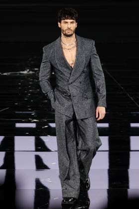 Model walk the runway during L Oreal Spring Summer 2026 show at Paris Fashion Week Un mannequin sur le podium du defile printemps ete 2026 de L Oreal pendant la semaine de la mode a Paris Baptiste Giabiconi 449162 2025 09 29 France  Copyright: xSebastienxFremontx xStarfacex STAR_449162_352
