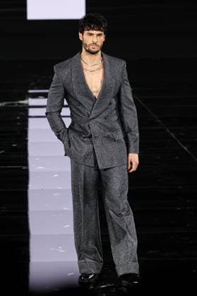 Model walk the runway during L Oreal Spring Summer 2026 show at Paris Fashion Week Un mannequin sur le podium du defile printemps ete 2026 de L Oreal pendant la semaine de la mode a Paris Baptiste Giabiconi 449162 2025 09 29 France  Copyright: xSebastienxFremontx xStarfacex STAR_449162_353