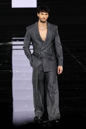 Model walk the runway during L Oreal Spring Summer 2026 show at Paris Fashion Week Un mannequin sur le podium du defile printemps ete 2026 de L Oreal pendant la semaine de la mode a Paris Baptiste Giabiconi 449162 2025 09 29 France  Copyright: xSebastienxFremontx xStarfacex STAR_449162_354