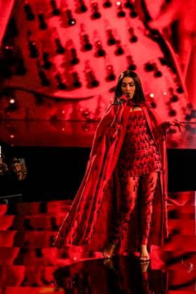 Model walking the runway during L Oreal Spring Summer 2026 show at Paris Fashion Week A model walking the runway during L Oreal Spring Summer 2026 show at Paris Fashion Week Anitta 449162 2025 09 29 France  Copyright: xSebastienxFremontx xStarfacex STAR_449162_360
