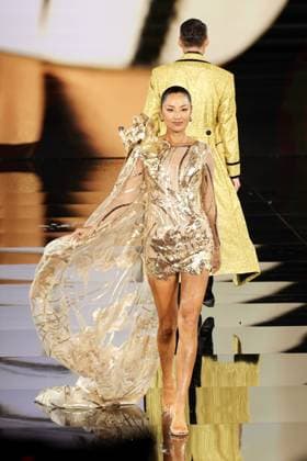 Model walk the runway during L Oreal Spring Summer 2026 show at Paris Fashion Week A model on the runway during L Oreal Spring Summer 2026 show at Paris Fashion Week Qu Ying 449162 2025 09 29 France  Copyright: xSebastienxFremontx xStarfacex STAR_449162_390