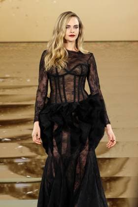 Model walk the runway during L Oreal Spring Summer 2026 show at Paris Fashion Week Un mannequin sur le podium du defile printemps ete 2026 de L Oreal pendant la semaine de la mode a Paris Cara Delevingne 449162 2025 09 29 France  Copyright: xSebastienxFremontx xStarfacex STAR_449162_398