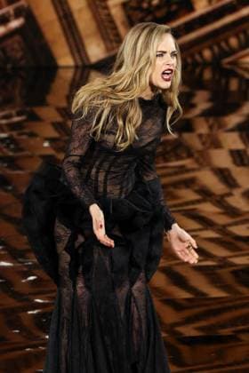 Model walk the runway during L Oreal Spring Summer 2026 show at Paris Fashion Week Un mannequin sur le podium du defile printemps ete 2026 de L Oreal pendant la semaine de la mode a Paris Cara Delevingne 449162 2025 09 29 France  Copyright: xSebastienxFremontx xStarfacex STAR_449162_404